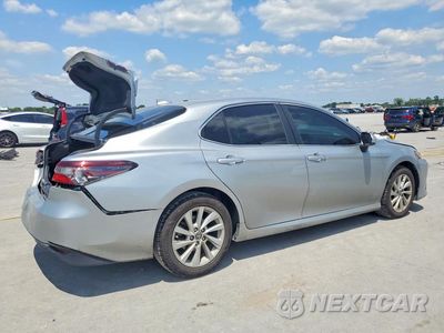 Trzecie zdjęcie samochodu z tyłu: 2022 TOYOTA CAMRY LE VIN:4T1C11AK7NU688476 - miniatura