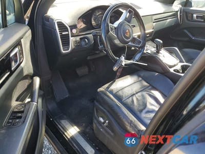 Zdjęcie 8 z 14 samochodu: 2019 PORSCHE CAYENNE VIN:WP1AA2AY5KDA06579 - miniatura
