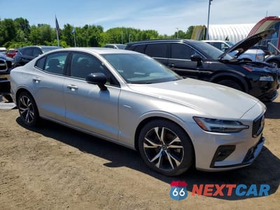 Czwarte zdjęcie samochodu z boku: 2024 VOLVO S60 PLUS VIN:7JRL12TL8RG299531 - miniatura