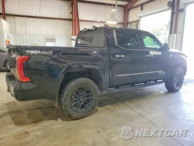 Trzecie zdjęcie samochodu z tyłu: 2025 TOYOTA TUNDRA 1794 EDITION HV VIN:5TFMC5DB6SX109798 - miniatura