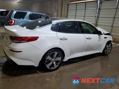 Trzecie zdjęcie samochodu z tyłu: 2019 KIA OPTIMA S VIN:5XXGT4L37KG370219 - miniatura