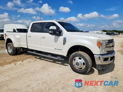 Czwarte zdjęcie samochodu z boku: 2017 FORD F350 SUPER DUTY VIN:1FT8W3DTXHEE77881 - miniatura