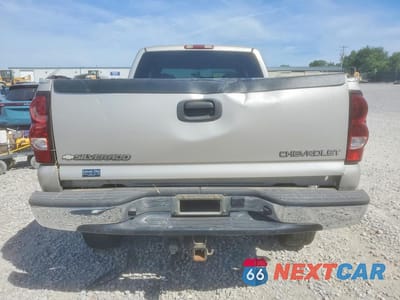 Zdjęcie 6 z 13 samochodu: 2005 CHEVROLET SILVERADO K2500 HEAVY DUTY VIN:1GCHK29U95E127418 - miniatura