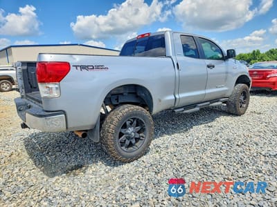Trzecie zdjęcie samochodu z tyłu: 2011 TOYOTA TUNDRA DOUBLE CAB SR5 VIN:5TFUY5F13BX204647 - miniatura