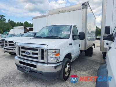 2021 FORD ECONOLINE E450 SUPER DUTY CUTAWAY VAN 1FDXE4FN8MDC25061 - główne zdjęcie licytacji z USA - miniatura