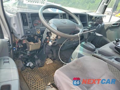 Zdjęcie 8 z 13 samochodu: 2013 ISUZU NPR HD VIN:54DC4W1B1DS800641 - miniatura