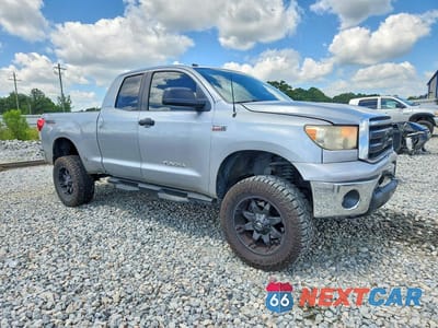 Czwarte zdjęcie samochodu z boku: 2011 TOYOTA TUNDRA DOUBLE CAB SR5 VIN:5TFUY5F13BX204647 - miniatura