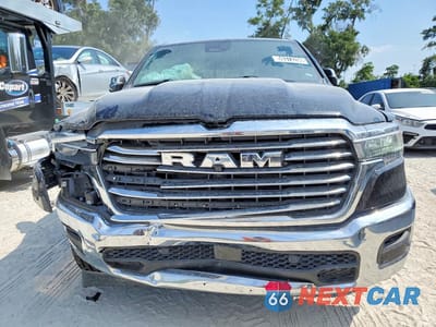 Piąte zdjęcie samochodu w środku: 2026 RAM 1500 LARAMIE VIN:1C6SRFJP6TN316465 - miniatura