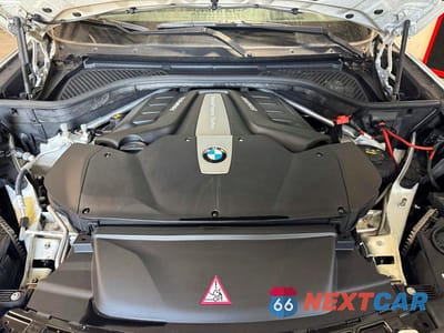 Zdjęcie 8 z 12 samochodu: 2018 BMW X5 XDRIVE50I VIN:5UXKR6C56J0U15090 - miniatura