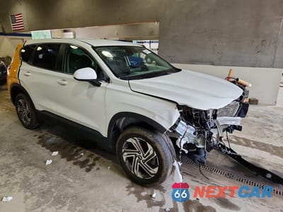 Czwarte zdjęcie samochodu z boku: 2023 HYUNDAI SANTA FE SE VIN:5NMS1DAJ1PH488552 - miniatura