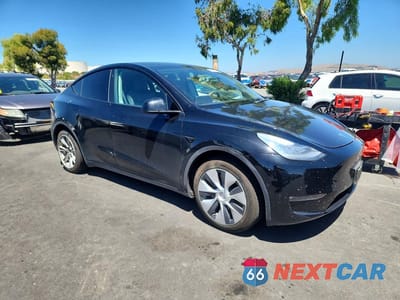 Czwarte zdjęcie samochodu z boku: 2021 TESLA MODEL Y VIN:5YJYGDEE3MF196078 - miniatura