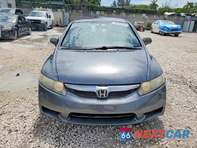 Piąte zdjęcie samochodu w środku: 2010 HONDA CIVIC LX VIN:2HGFA1F53AH565423 - miniatura