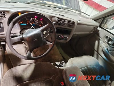 Zdjęcie 8 z 12 samochodu: 2000 CHEVROLET S TRUCK S10 VIN:1GCCS1947Y8149764 - miniatura