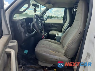 Zdjęcie 7 z 13 samochodu: 2016 GMC SAVANA G2500 VIN:1GTW7AFF2G1907201 - miniatura