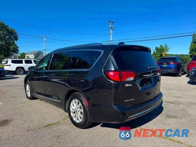 Trzecie zdjęcie samochodu z tyłu: 2019 CHRYSLER PACIFICA TOURING L VIN:2C4RC1BG0KR555280 - miniatura