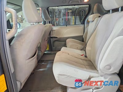 Zdjęcie 11 z 13 samochodu: 2011 TOYOTA SIENNA LE VIN:5TDKK3DC8BS142556 - miniatura