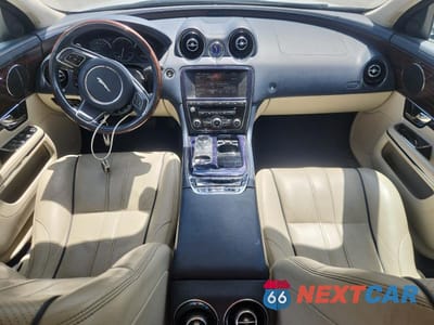 Zdjęcie 8 z 12 samochodu: 2012 JAGUAR XJL VIN:SAJWA2GB2CLV37256 - miniatura