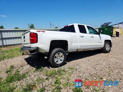 Trzecie zdjęcie samochodu z tyłu: 2018 CHEVROLET SILVERADO K1500 LT VIN:1GCVKREC2JZ197547 - miniatura