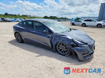 Czwarte zdjęcie samochodu z boku: 2023 TESLA MODEL 3 VIN:5YJ3E1EA7PF697474 - miniatura