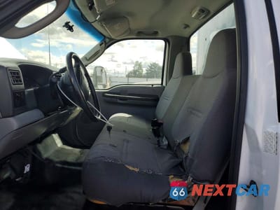 Zdjęcie 7 z 13 samochodu: 2003 FORD F550 SUPER DUTY BOX TRUCK VIN:1FDAF56S03EB73335 - miniatura