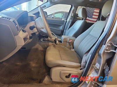 Zdjęcie 7 z 12 samochodu: 2006 JEEP GRAND CHEROKEE LAREDO VIN:1J4GR48K56C289492 - miniatura