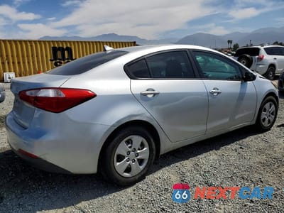 Trzecie zdjęcie samochodu z tyłu: 2014 KIA FORTE LX VIN:KNAFK4A63E5254632 - miniatura