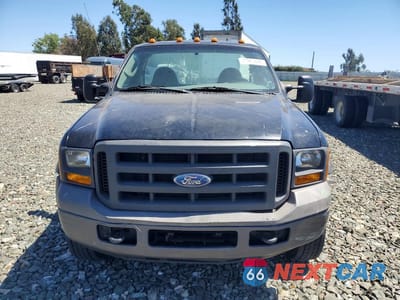 Piąte zdjęcie samochodu w środku: 2005 FORD F450 SUPER DUTY VIN:1FDXF46Y75EB17453 - miniatura