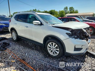 Czwarte zdjęcie samochodu z boku: 2018 NISSAN ROGUE SV VIN:5N1AT2MV2JC791303 - miniatura