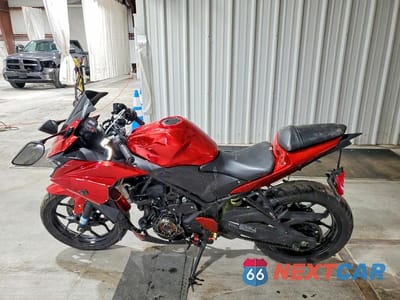 Trzecie zdjęcie samochodu z tyłu: 2015 YAMAHA YZFR3 VIN:MH3RH06Y2FK005907 - miniatura