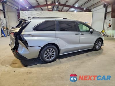 Trzecie zdjęcie samochodu z tyłu: 2021 TOYOTA SIENNA XLE VIN:5TDYRKEC0MS032330 - miniatura