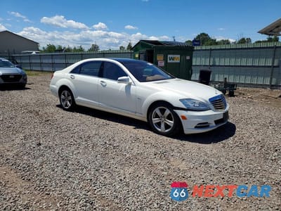 Czwarte zdjęcie samochodu z boku: 2012 MERCEDES-BENZ S 550 4MATIC VIN:WDDNG9EB9CA474775 - miniatura