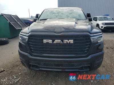Piąte zdjęcie samochodu w środku: 2025 RAM 1500 LARAMIE VIN:1C6SRFJPXSN550316 - miniatura
