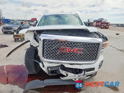 Piąte zdjęcie samochodu w środku: 2015 GMC SIERRA K2500 DENALI VIN:1GT120E84FF586043 - miniatura