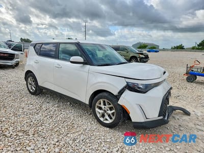 Czwarte zdjęcie samochodu z boku: 2023 KIA SOUL LX VIN:KNDJ23AU7P7863414 - miniatura