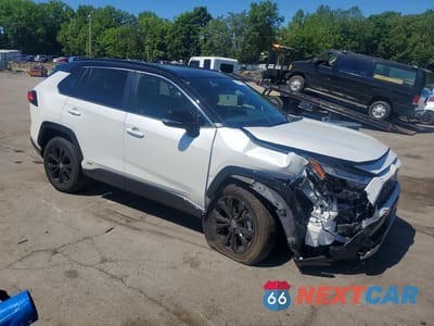 Czwarte zdjęcie samochodu z boku: 2025 TOYOTA RAV4 XSE VIN:JTME6RFV8SJ095397 - miniatura