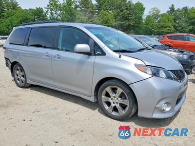 Czwarte zdjęcie samochodu z boku: 2014 TOYOTA SIENNA SPORT VIN:5TDXK3DC7ES423077 - miniatura