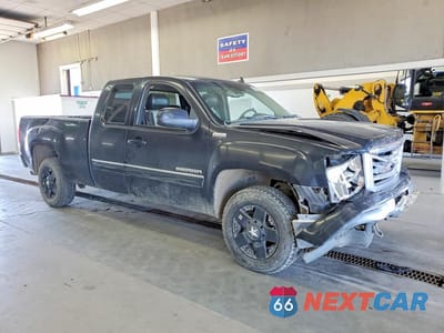 Czwarte zdjęcie samochodu z boku: 2011 GMC SIERRA K1500 SLT VIN:1GTR2WE33BZ413861 - miniatura