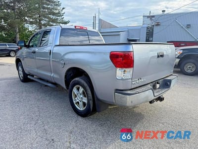 Czwarte zdjęcie samochodu z boku: 2010 TOYOTA TUNDRA DOUBLE CAB SR5 VIN:5TFUY5F16AX134429 - miniatura