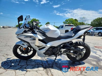 Trzecie zdjęcie samochodu z tyłu: 2025 KAWASAKI EX500 H VIN:ML5EXGH13SDA56756 - miniatura
