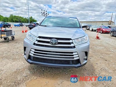 Piąte zdjęcie samochodu w środku: 2019 TOYOTA HIGHLANDER XLE VIN:5TDKZRFH3KS331137 - miniatura