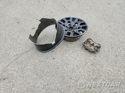 Zdjęcie 13 z 14 samochodu: 2004 CHEVROLET TAHOE K1500 VIN:1GNEK13T74R130894 - miniatura