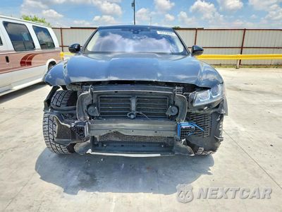 Piąte zdjęcie samochodu w środku: 2019 JAGUAR F-PACE PRESTIGE VIN:SADCK2GX8KA390322 - miniatura