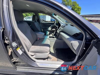 Piąte zdjęcie samochodu w środku: 2011 TOYOTA CAMRY SE VIN:4T1BF3EK1BU608362 - miniatura