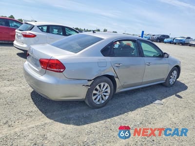 Trzecie zdjęcie samochodu z tyłu: 2013 VOLKSWAGEN PASSAT S VIN:1VWAP7A37DC071327 - miniatura