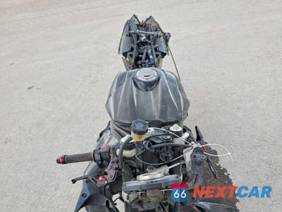 Piąte zdjęcie samochodu w środku: 2006 YAMAHA YZFR1 VIN:JYARN15E36A005002 - miniatura