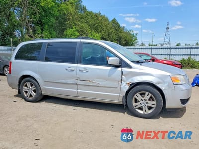 Czwarte zdjęcie samochodu z boku: 2010 DODGE GRAND CARAVAN SE VIN:2D4RN4DE0AR258017 - miniatura