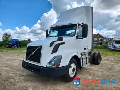 Drugie zdjęcie samochodu z przodu: 2016 VOLVO VNL SEMI TRUCK VIN:4V4N39TG6GN965604 - miniatura