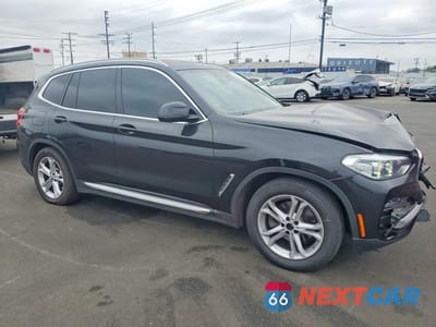 Czwarte zdjęcie samochodu z boku: 2021 BMW X3 XDRIVE30I VIN:5UXTY5C02M9H65860 - miniatura