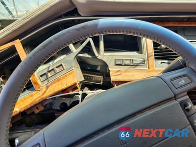 Zdjęcie 9 z 12 samochodu: 1994 LINCOLN TOWN CAR SIGNATURE VIN:1LNLM82W4RY630745 - miniatura