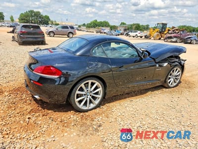 Trzecie zdjęcie samochodu z tyłu: 2013 BMW Z4 SDRIVE35I VIN:WBALM7C57DE385709 - miniatura
